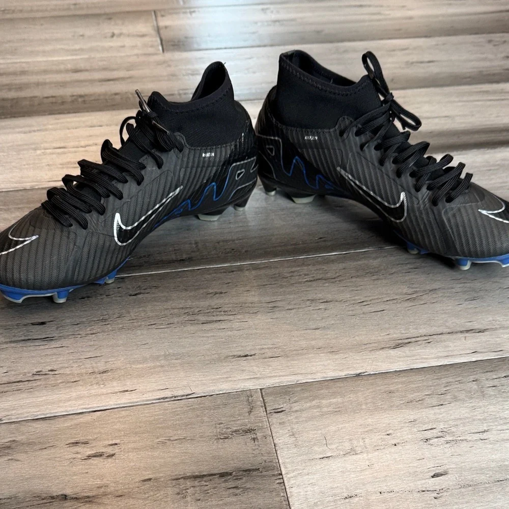 Nike Black and Blue Athletic Shoes